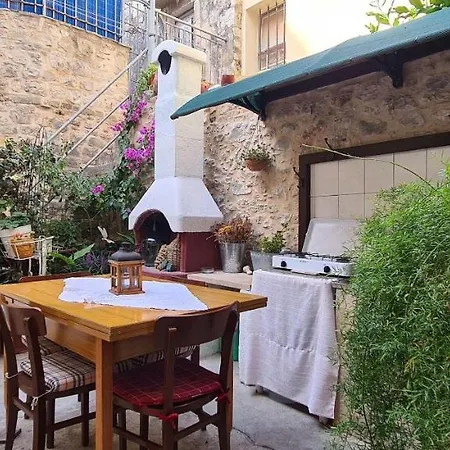 House Old Town Stone House Nyaraló *